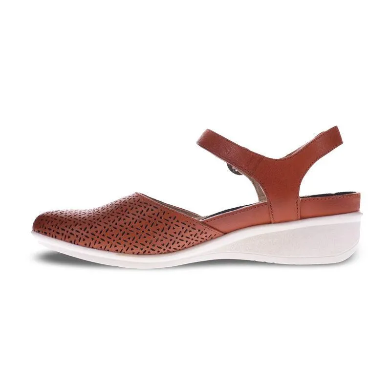 Calabria Closed Toe Sandal